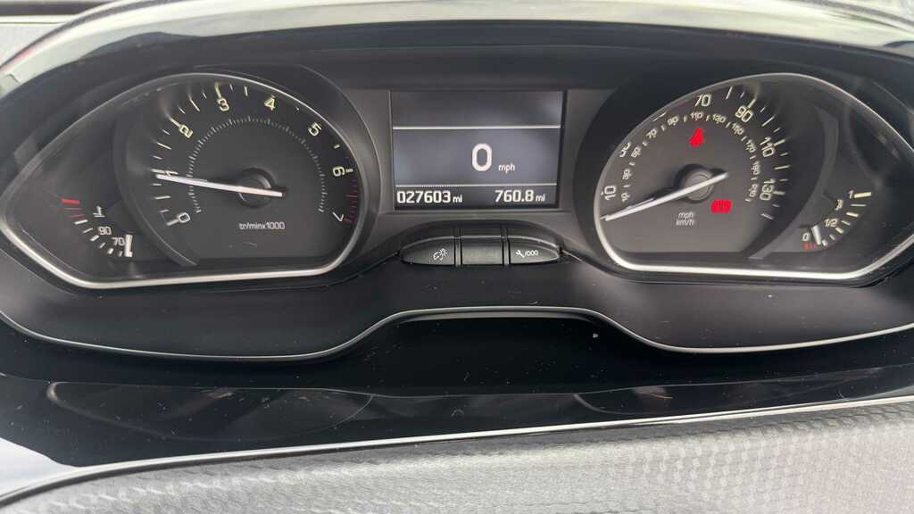Peugeot 208 1.2 Puretech 82 Signature Start Stop Black #13