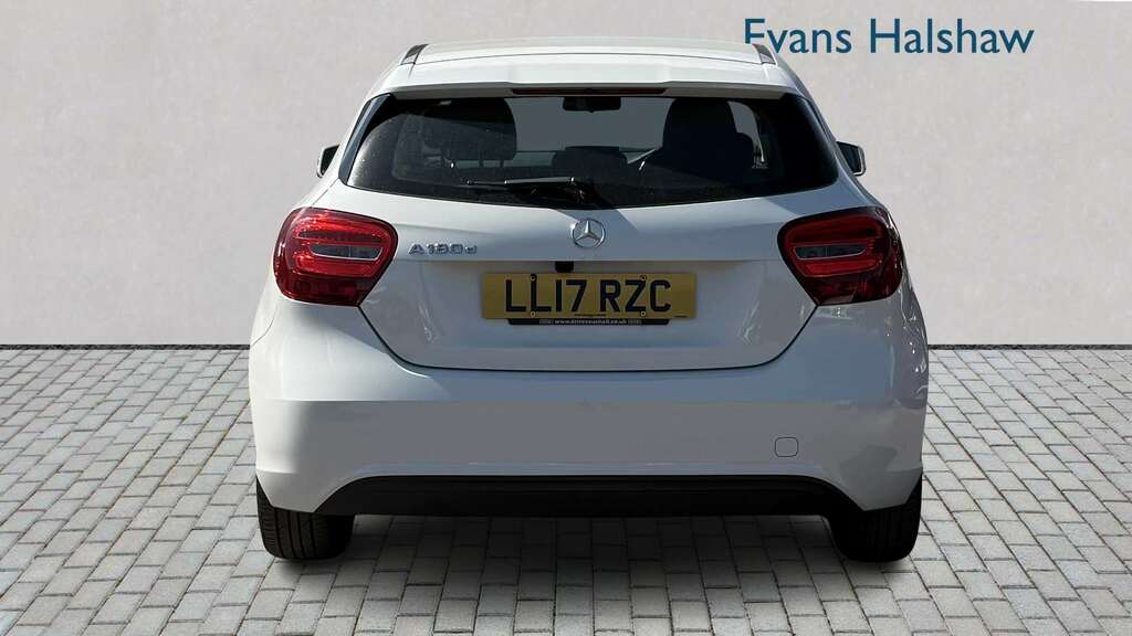 Mercedes-Benz A Class A180d Se 2017 White #4