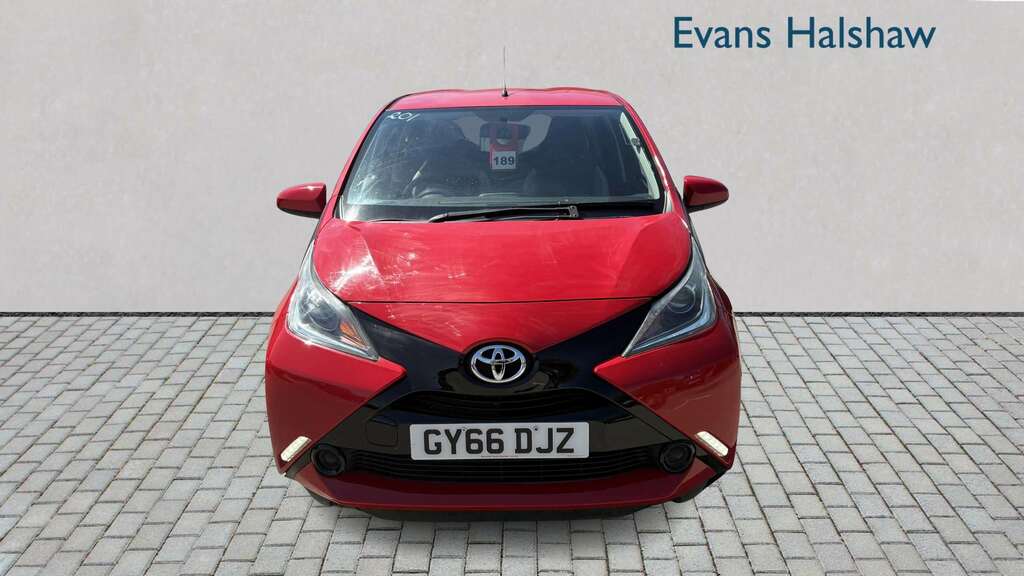 Toyota Aygo 1.0 Vvt-i X-play X-shift 2016 Red #2