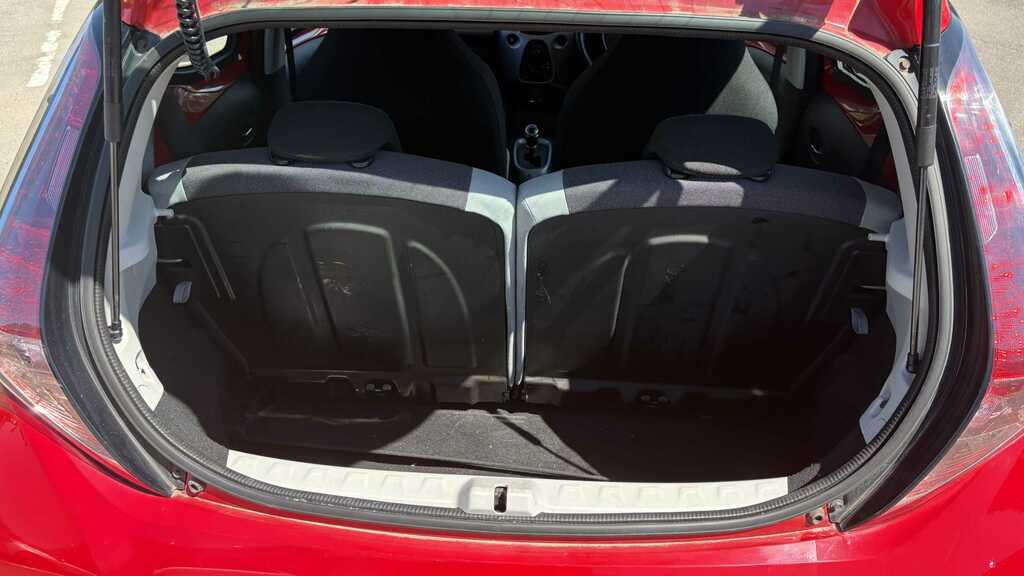 Toyota Aygo 1L X-play Red #7