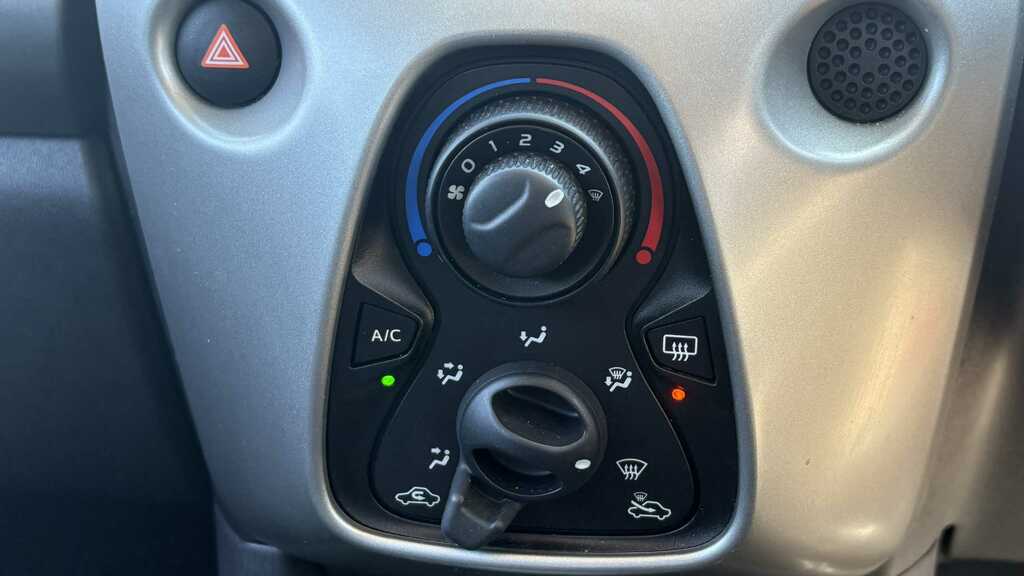 Toyota Aygo 1L X-play Red #11