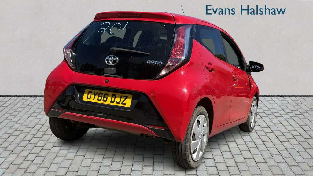 Toyota Aygo 1.0 Vvt-i X-play X-shift 2016 Red #6