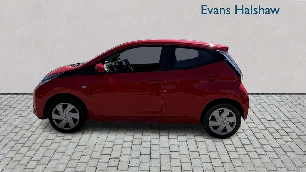 Toyota Aygo 1.0 Vvt-i X-play X-shift 2016 Red #4