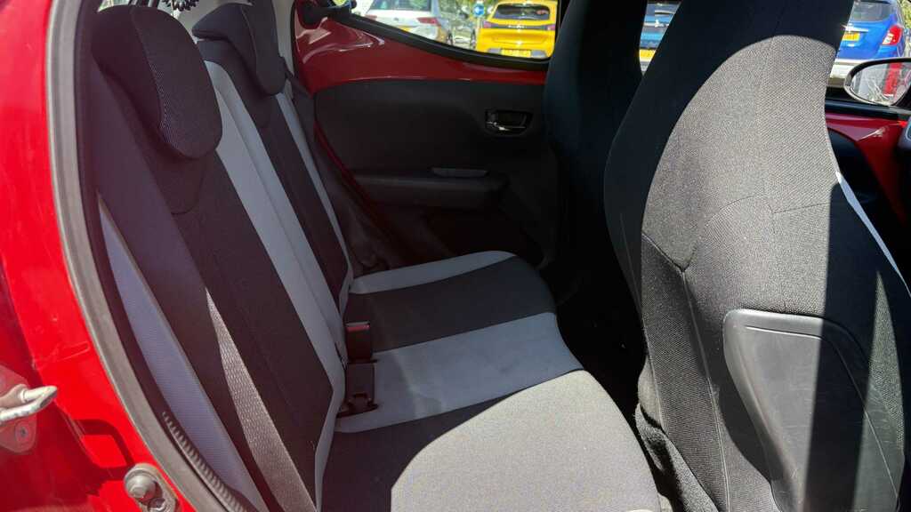 Toyota Aygo 1L X-play Red #8