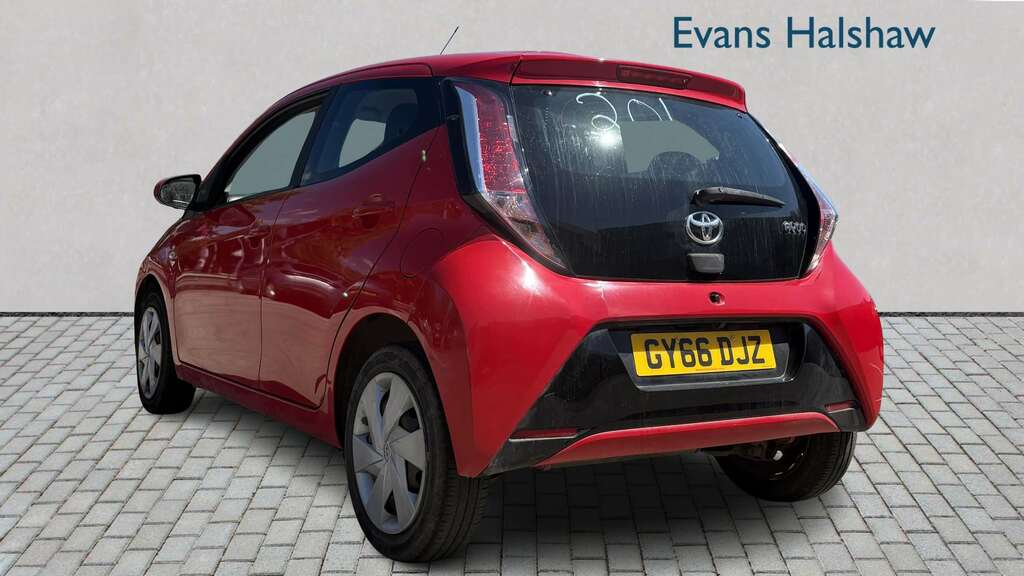 Toyota Aygo 1.0 Vvt-i X-play X-shift 2016 Red #5