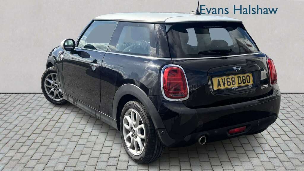 Mini Hatch 1.5 Cooper II 2018 AV68DBO Black #2
