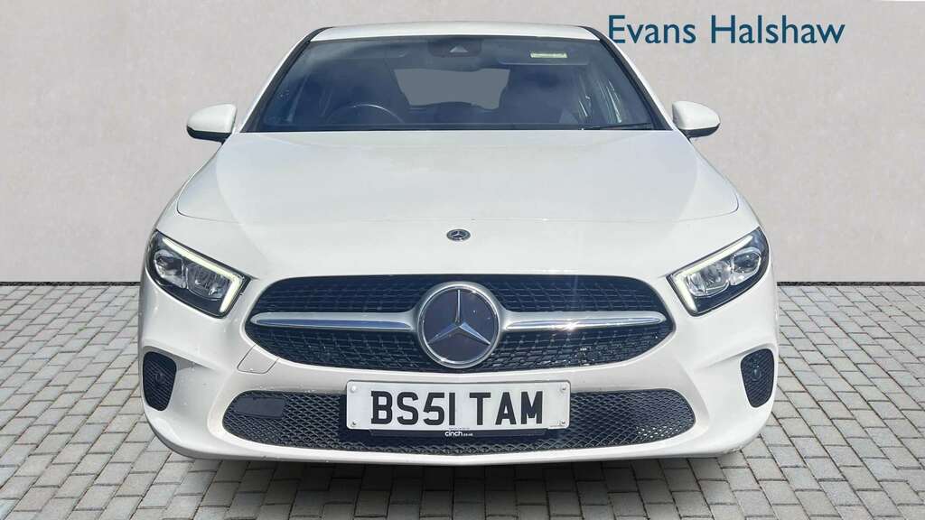 Mercedes-Benz A Class Hatchback 1.3 A200 Sport Premium 7G-dct Euro 6 White #2