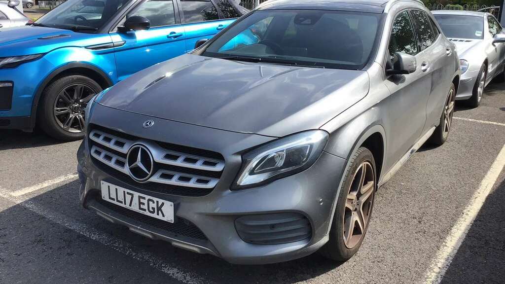 Mercedes-Benz GLA Class 220D 4Matic Amg Line Prem Plus 2017 Grey #2