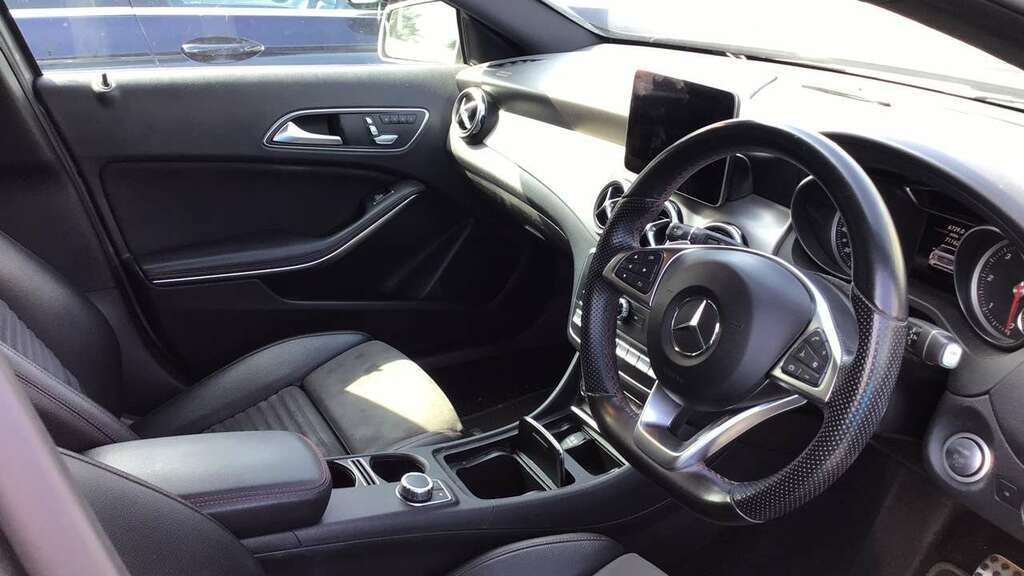 Mercedes-Benz GLA Class 220D 4Matic Amg Line Prem Plus 2017 Grey #4