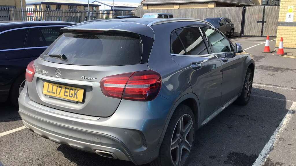 Mercedes-Benz GLA Class 220D 4Matic Amg Line Prem Plus 2017 Grey #3
