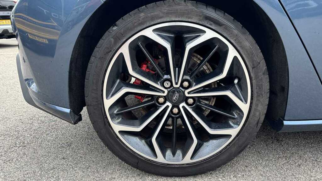 Ford Focus Estate St-line X Non Local Svp 1.0L Ford Ecoboost Red #8