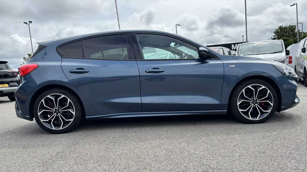 Ford Focus Estate St-line X Non Local Svp 1.0L Ford Ecoboost Red #7