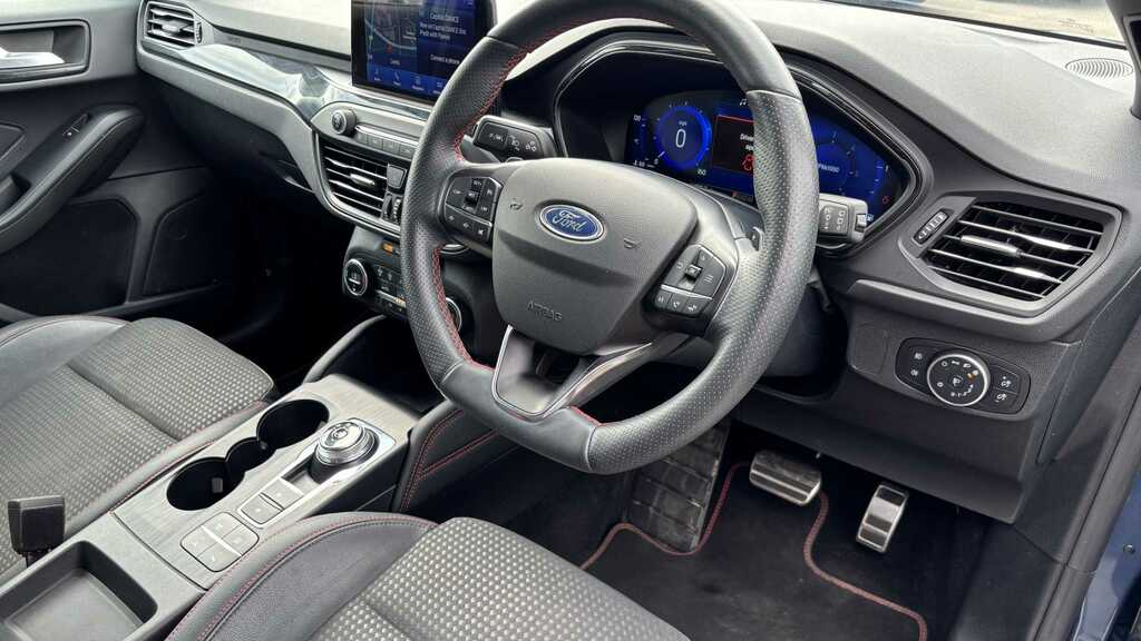 Ford Focus Estate St-line X Non Local Svp 1.0L Ford Ecoboost Red #15