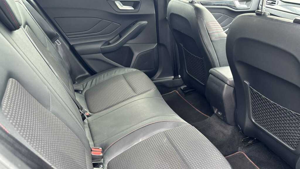 Ford Focus Estate St-line X Non Local Svp 1.0L Ford Ecoboost Red #9
