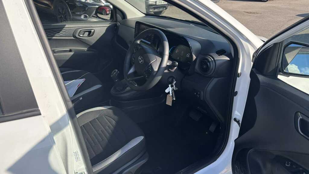 Hyundai I10 1.2 79 Advance Nav 2025 White #6