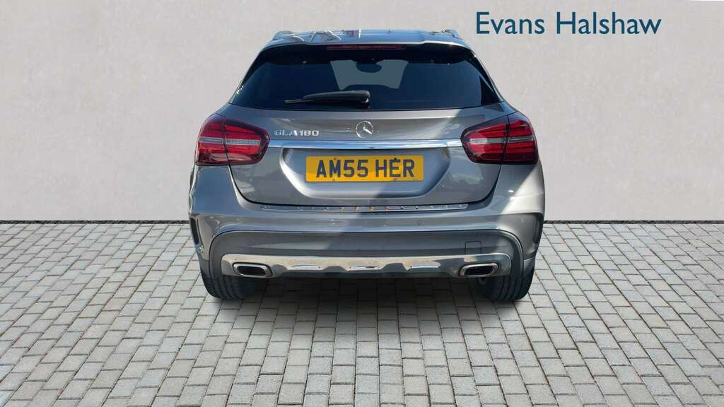 Mercedes-Benz GLA Class 180 Amg Line Edition 2020 Grey #5