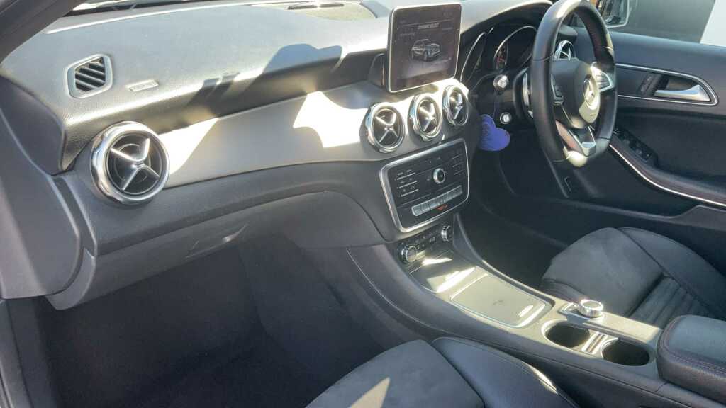 Mercedes-Benz GLA Class 1.6 Gla180 Gpf Urban Edition Suv 7G-dct Black #12