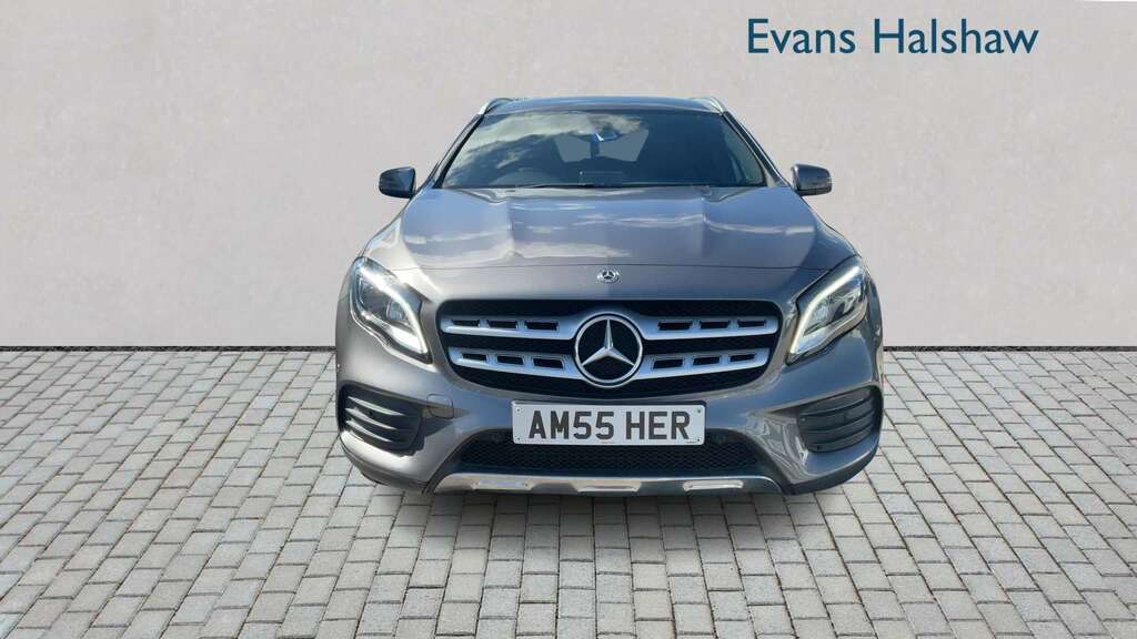 Mercedes-Benz GLA Class 180 Amg Line Edition 2020 Grey #4