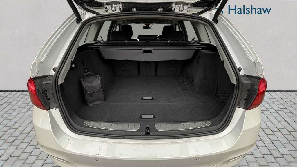 BMW 3 Series 320I Se 2019 White #6