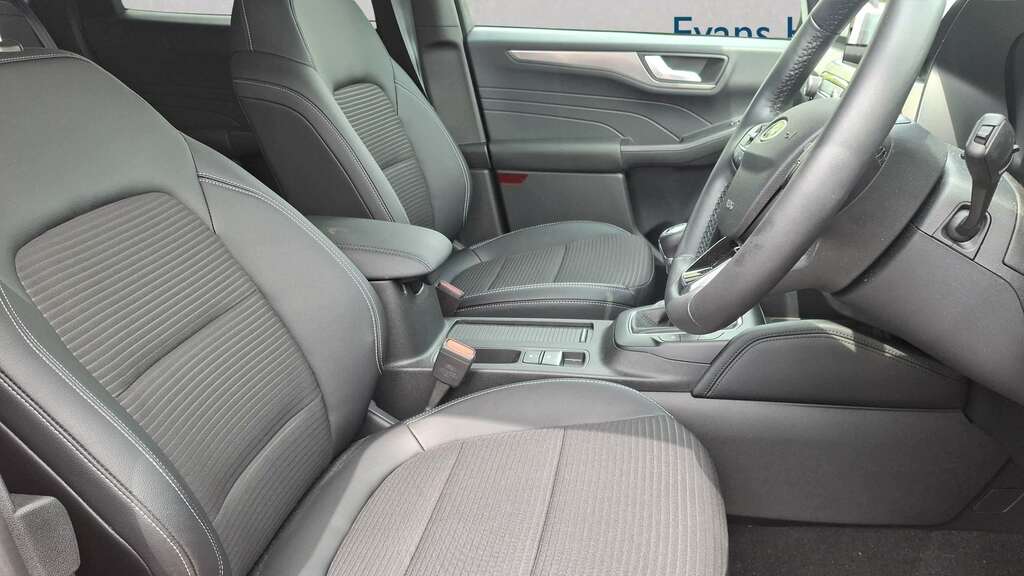 Ford Kuga 1.5 Ecoboost 150 Titanium Edition 2023 Red #6