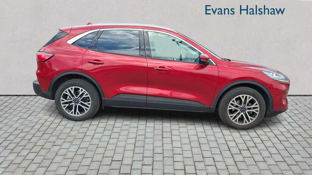 Ford Kuga 1.5 Ecoboost 150 Titanium Edition 2023 Red #4
