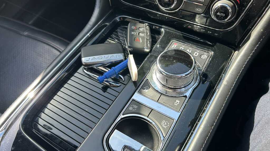 Jaguar XJ 3.0 V6 Supercharged R-sport Black #24