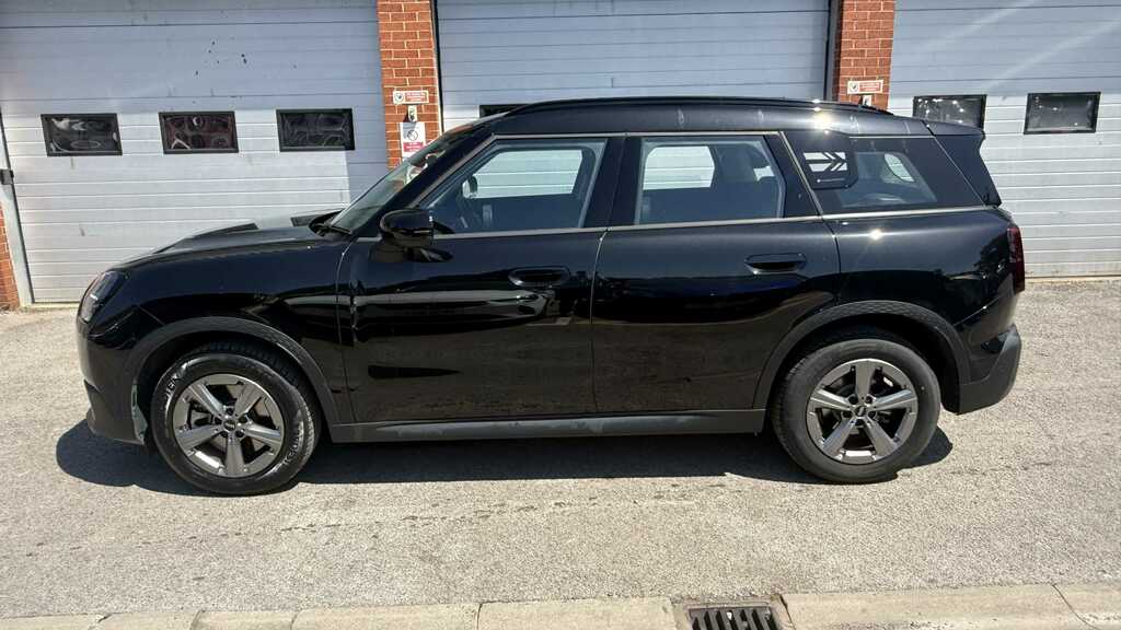 Mini Countryman 1.5 C Classic 2025 YA25HGG Black #2
