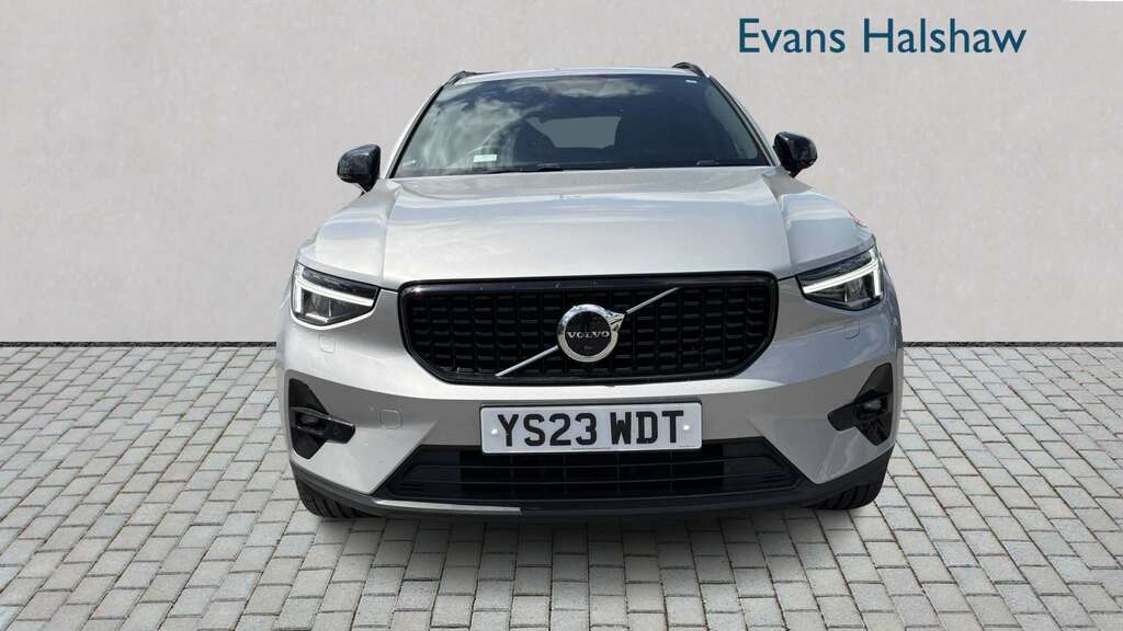 Volvo XC40 2.0 B4p Ultimate Dark 2023 Silver #4
