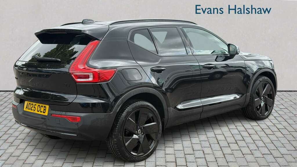 Volvo XC40 2.0 B4p Plus Black Edition 2025 Black #6
