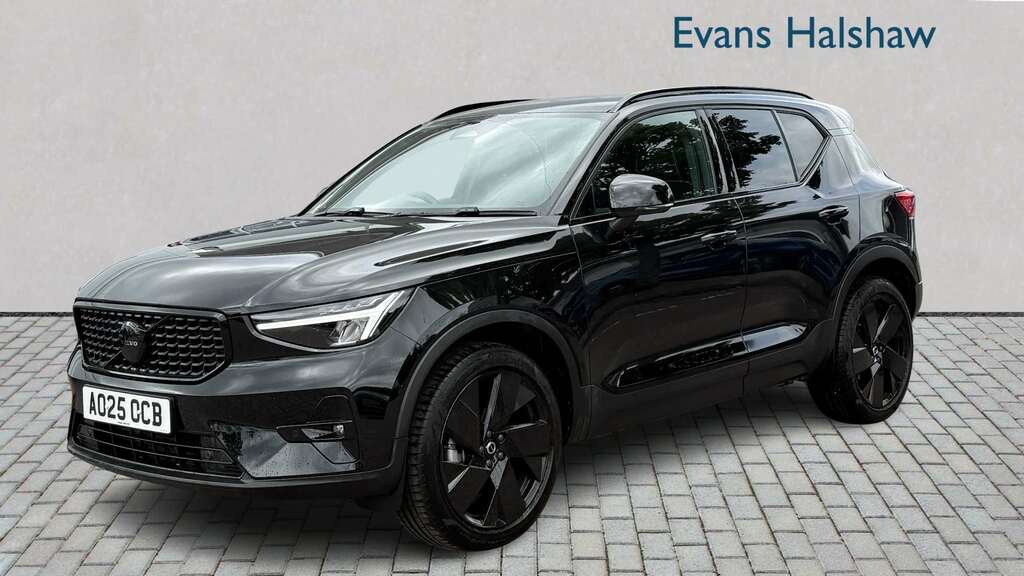 Volvo XC40 2.0 B4p Plus Black Edition 2025 Black #3