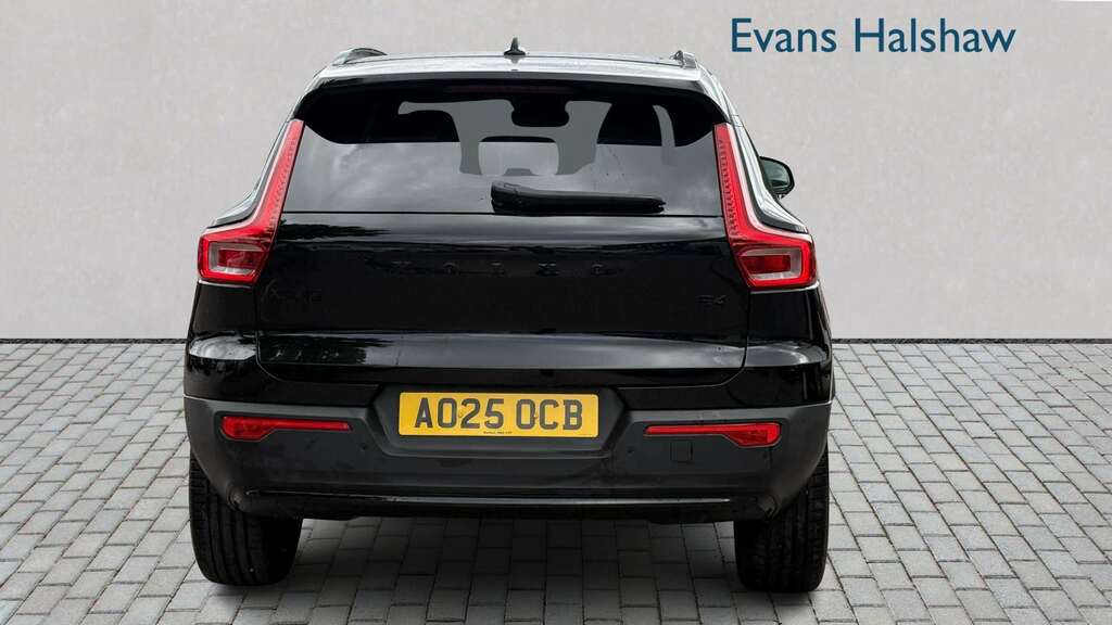 Volvo XC40 2.0 B4p Plus Black Edition 2025 Black #5