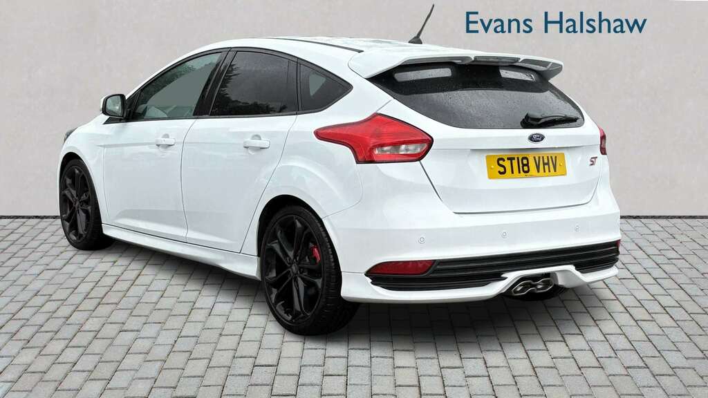 Ford Focus 2.0 Tdci 185 St-3 Navigation 2018 White #3