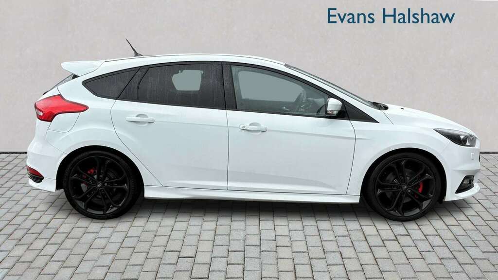 Ford Focus 2.0 Tdci 185 St-3 Navigation 2018 White #4