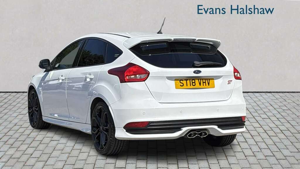 Ford Focus 2.0 Tdci 185 St-3 Navigation 2018 White #2