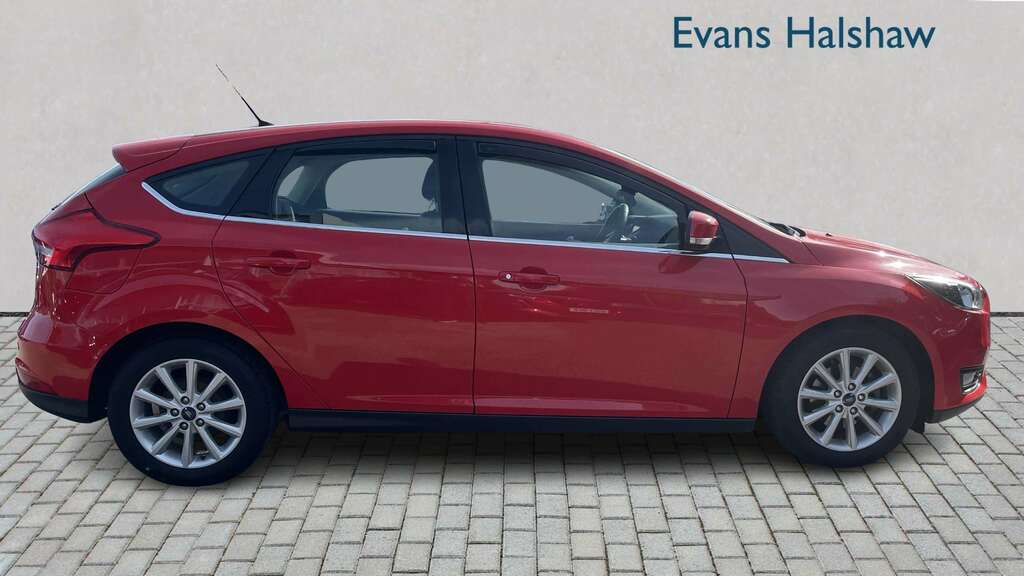 Ford Focus Estate Titanium Non Local Svp 1.0T Ecoboost 125Ps Silver #5