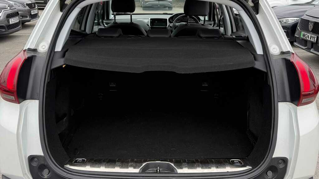 Peugeot 2008 1.2 Puretech Allure Premium Suv  #9