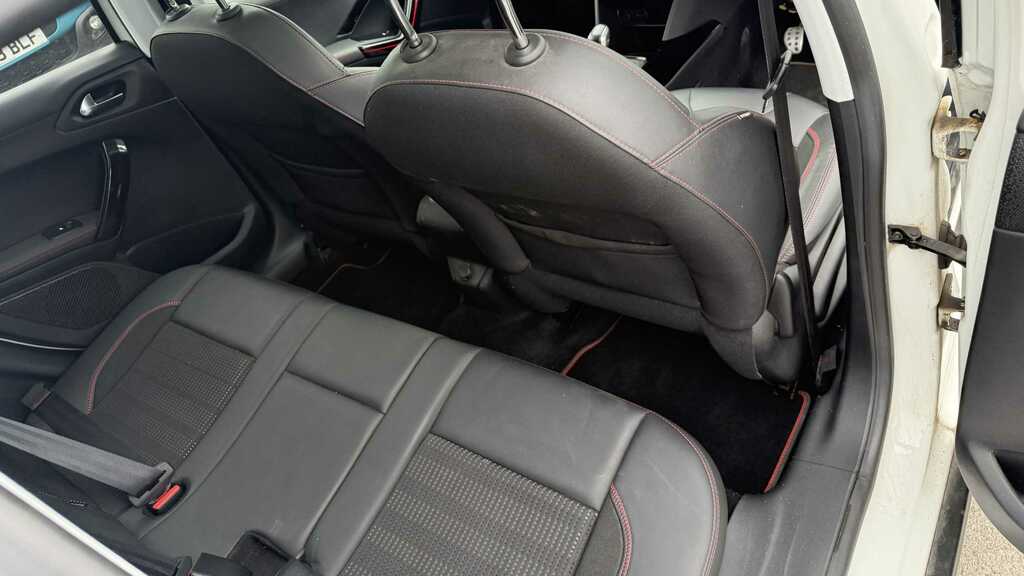 Peugeot 2008 1.2 Puretech Allure Premium Suv  #11