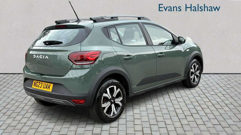 Dacia Sandero Stepway 1.0 Tce Journey 2023 Green #6