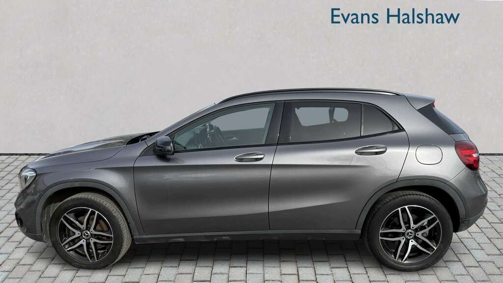 Mercedes-Benz GLA Class 180 Urban Edition 2019 Grey #3