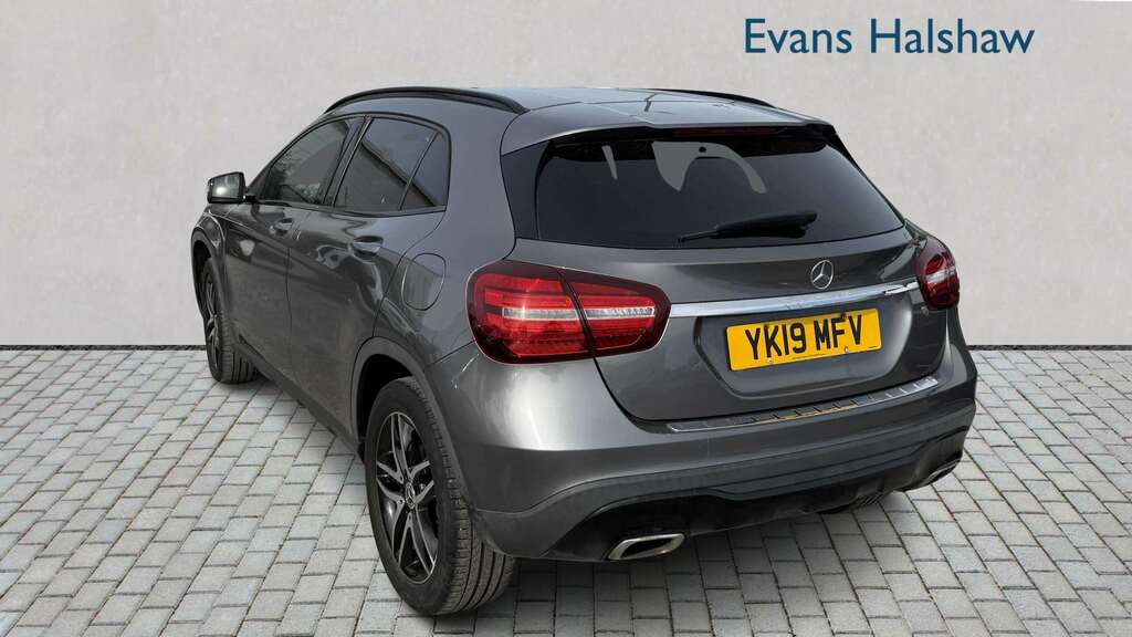 Mercedes-Benz GLA Class 180 Urban Edition 2019 Grey #4