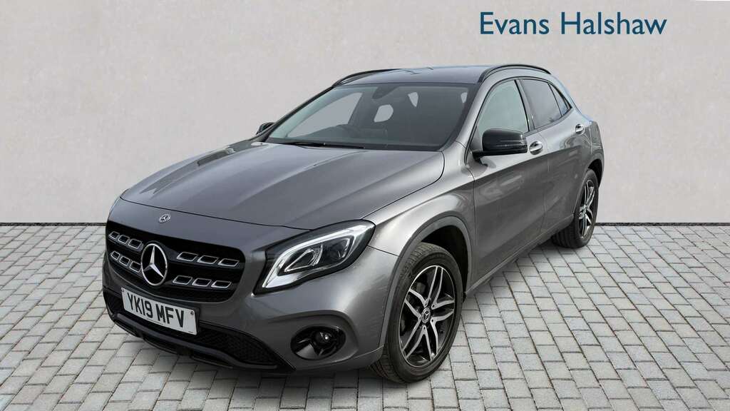 Mercedes-Benz GLA Class 180 Urban Edition 2019 Grey #2