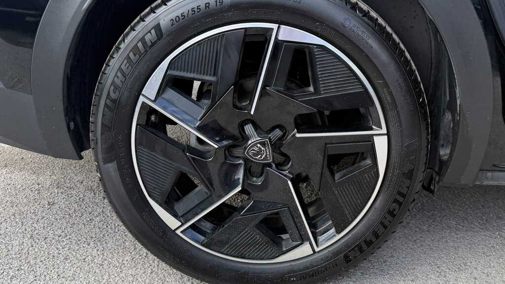 Peugeot 408 1.6 Plug-in Hybrid 225 Gt E-eat8 Black #9