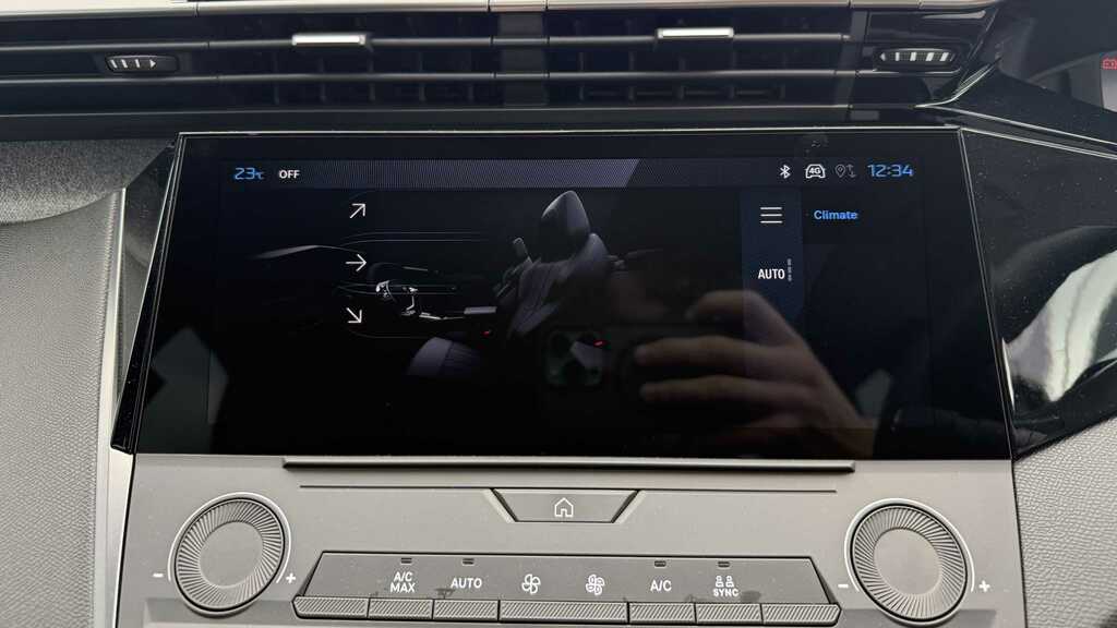 Peugeot 308 1.2 Hybrid 136 Allure E-dsc6 2026 White #19