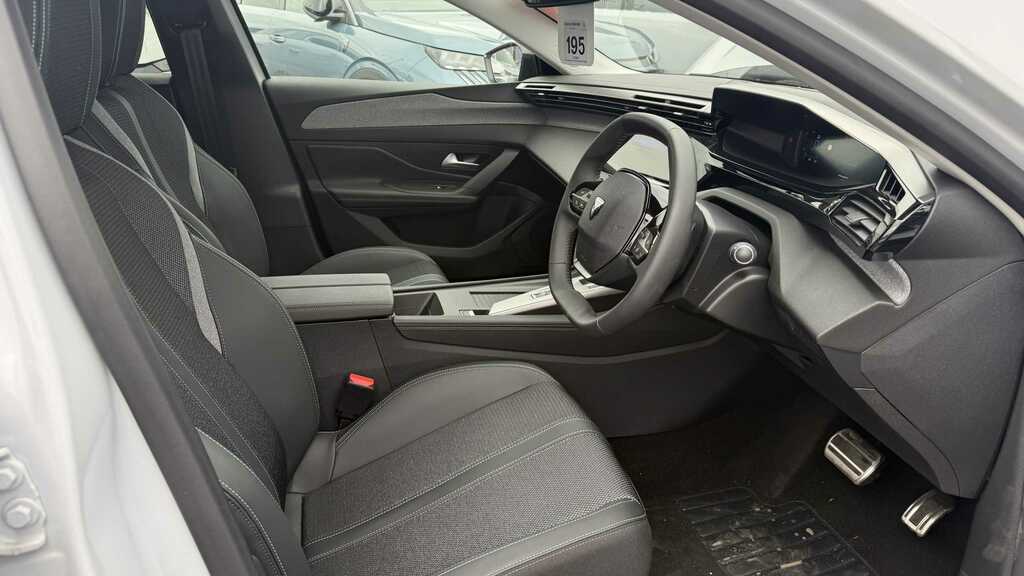 Peugeot 308 1.2 Hybrid 136 Allure E-dsc6 2026 White #12