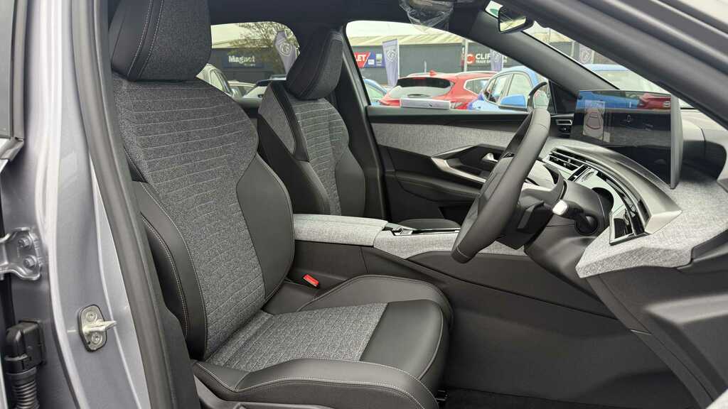 Peugeot 3008 1.2 Hybrid 145 Gt E-dsc6 Black #12