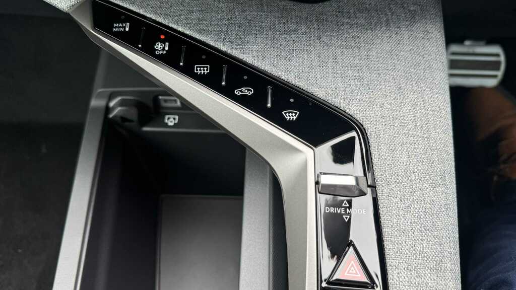 Peugeot 3008 1.2 Hybrid 145 Gt E-dsc6 Black #24