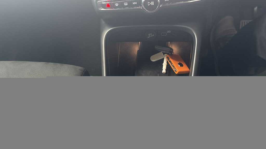 Volvo XC40 2.0 B3p Ultra Black Edition 2024 LC74GKL Black #4