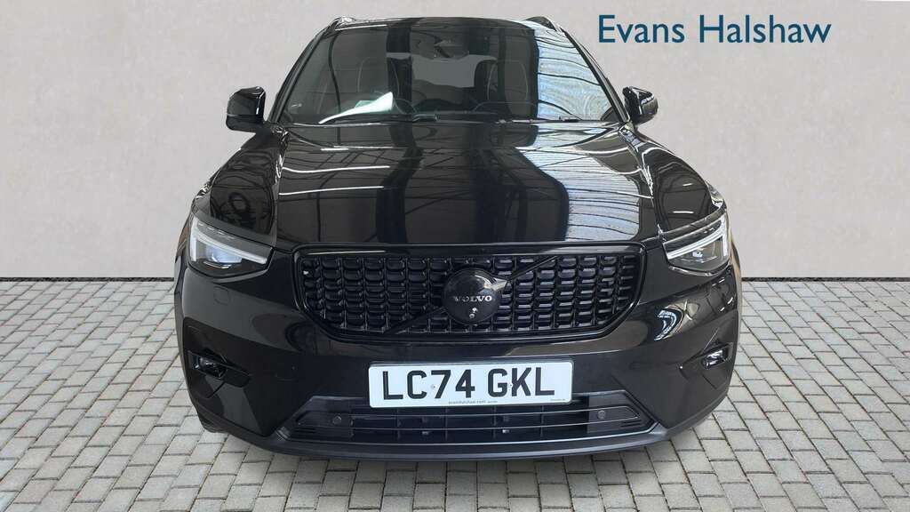 Volvo XC40 2.0 B3p Ultra Black Edition 2024 LC74GKL Black #2
