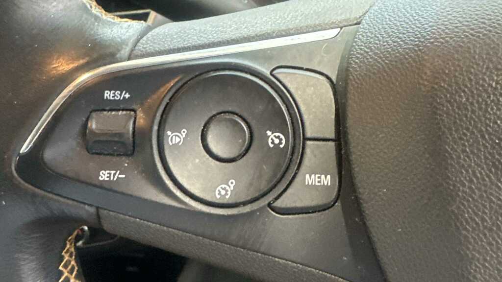 Vauxhall Crossland X Crossland X 1.2 83 Sport Start Stop Hatchb White #9