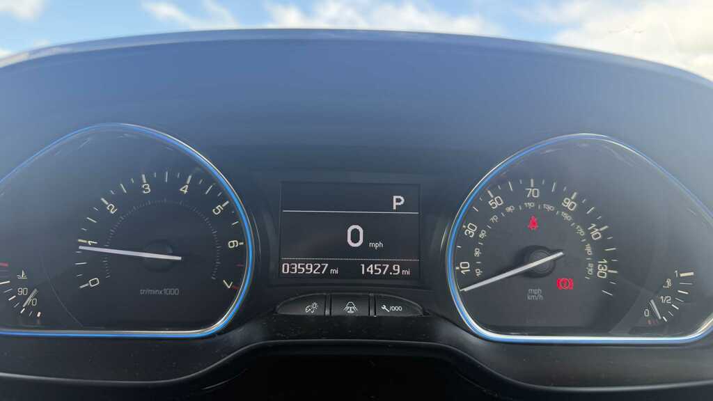 Peugeot 2008 1.2 Puretech Allure Eat Euro 6 Ss Red #11